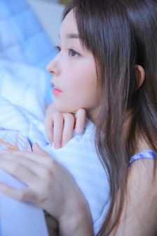 美女胸口照片